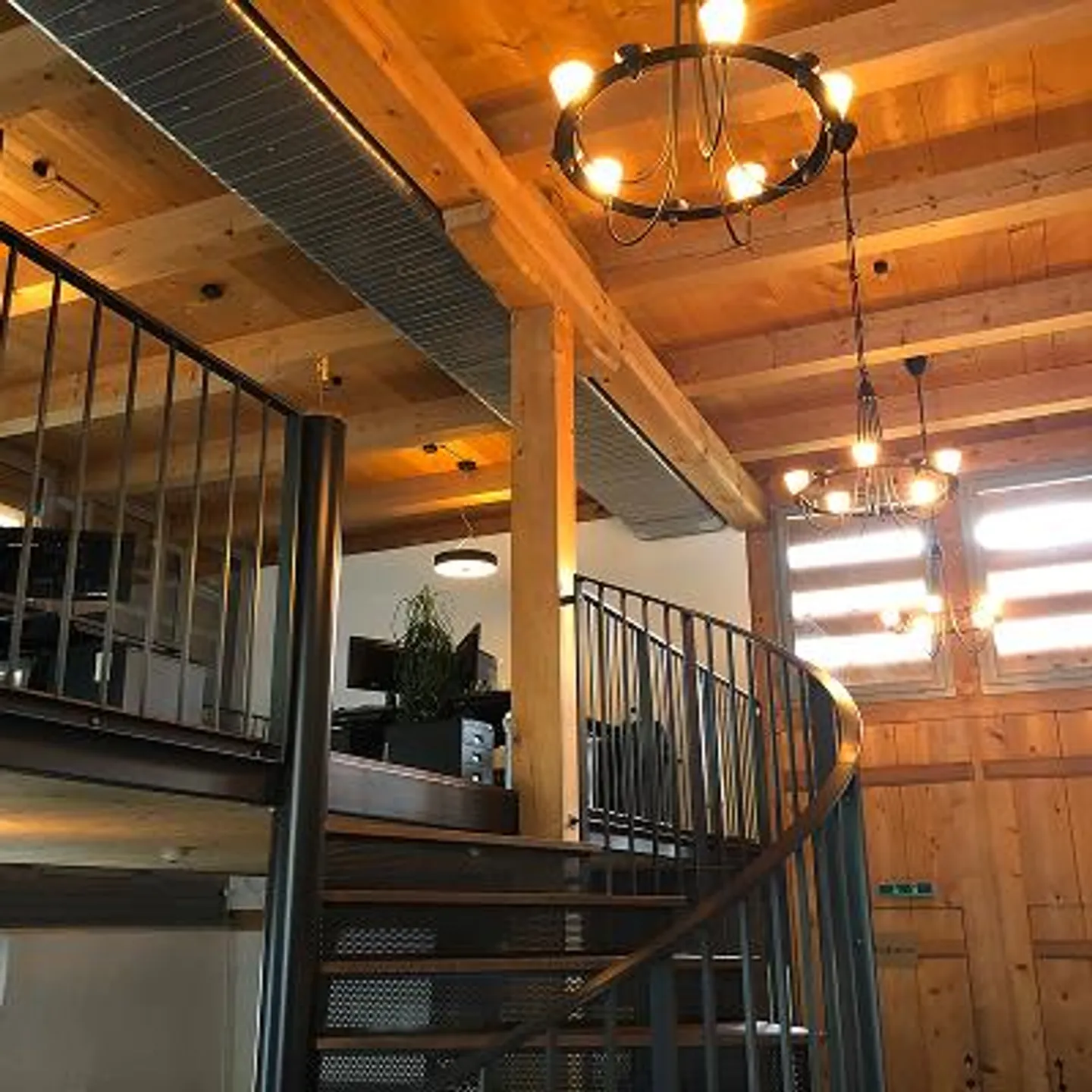 À LA RECHERCHE D'UN PARTAGE DE BUREAU ? - Photo 1 sur 4