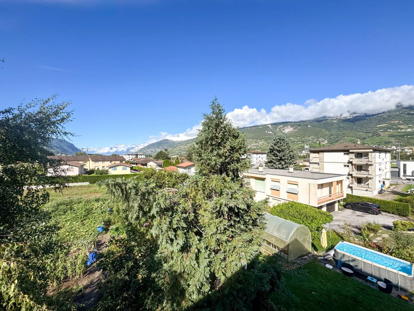 Attic 4.5 room apartment with storage room (3rd floor) Rent CHF 1,450 + additional costs Fr. 200.00 - Photo 11 of 11