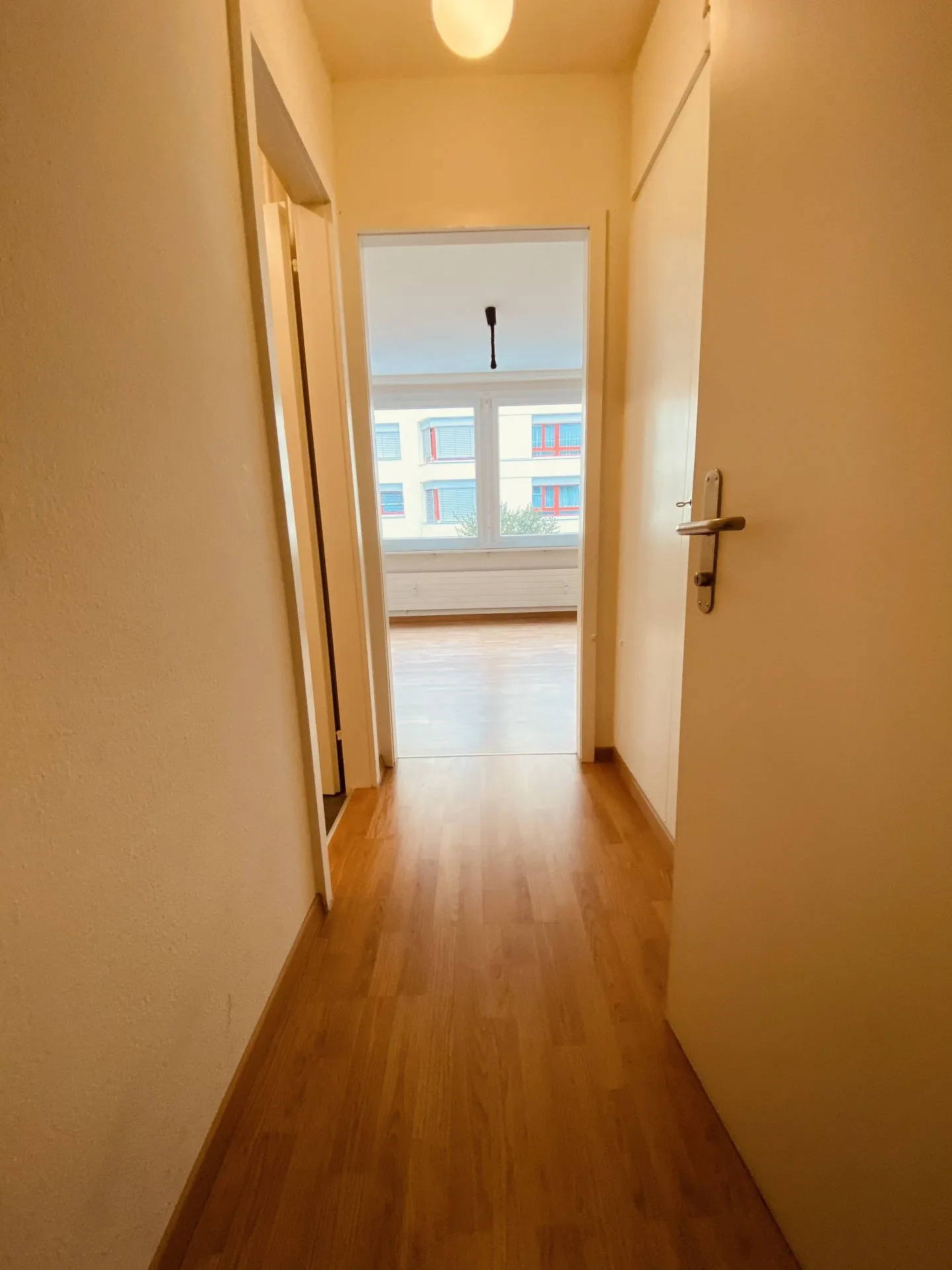 Helle und gemütliche 1 Zimmerwohnung mit Bad und Küche per sofort - Foto 3 von 4