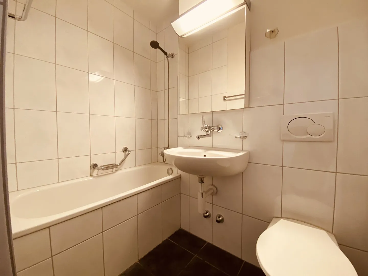 Helle und gemütliche 1 Zimmerwohnung mit Bad und Küche per sofort - Foto 4 von 4