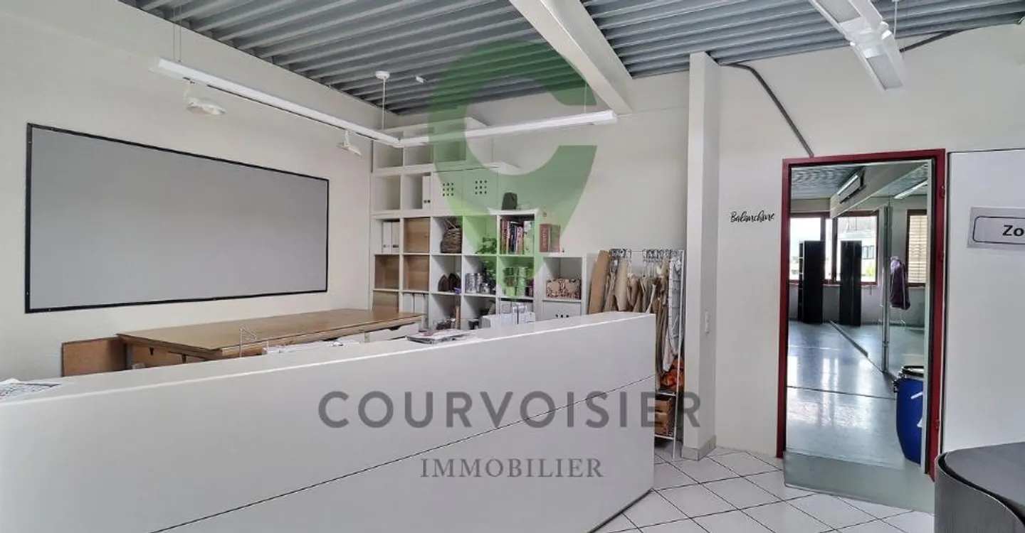 Bright, modular space perfect for a co-working area - Photo 9 of 13