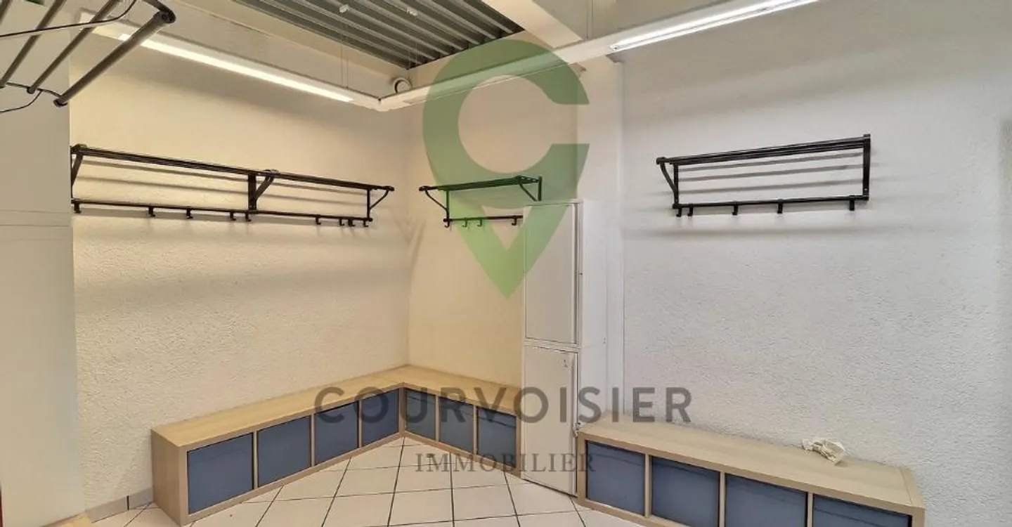 Bright, modular space perfect for a co-working area - Photo 10 of 13