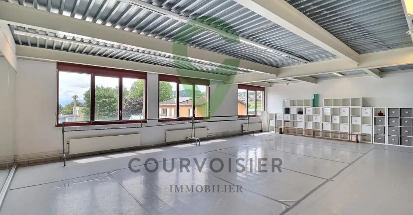 Bright, modular space perfect for a co-working area - Photo 5 of 13