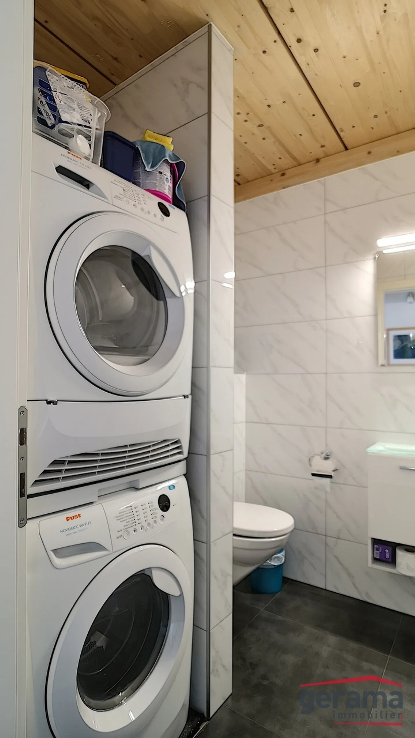Familienvilla mit 3 Wohnungen und Gemeinschaftspool - Foto 32 von 36