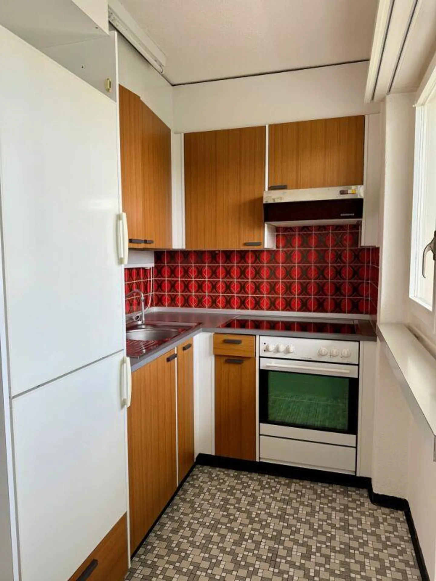 Appartement 2.5 pièces dans un bel emplacement résidentiel - Photo 3 sur 5