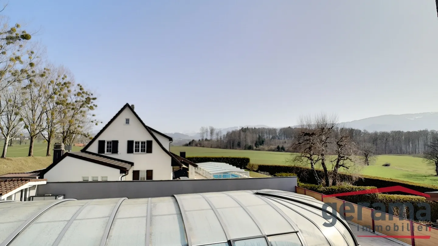 Familienvilla mit 3 Wohnungen und Gemeinschaftspool - Foto 34 von 36