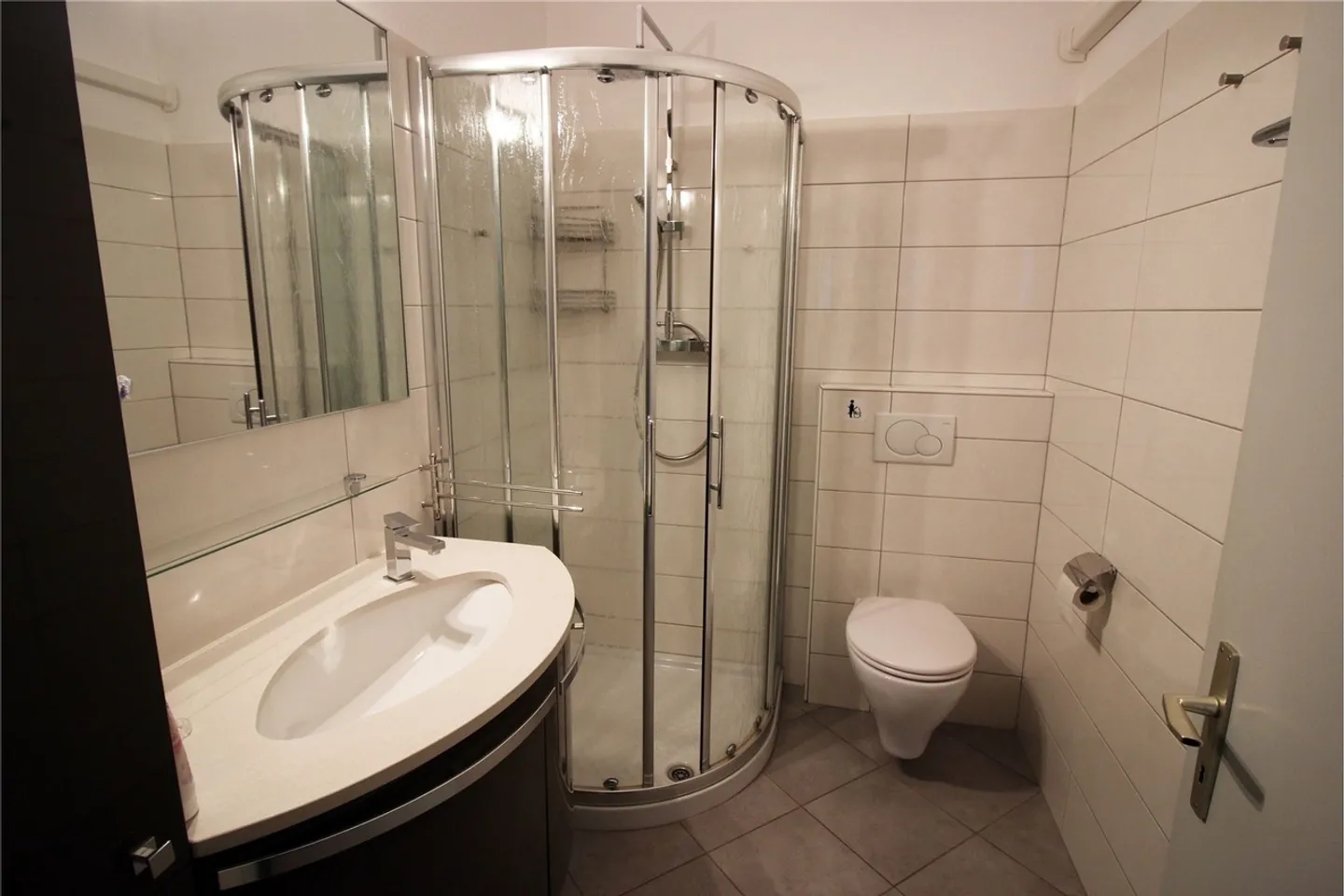 Propriété prestigieuse avec trois appartements indépendants et grand jardin - Carona - Photo 4 sur 13
