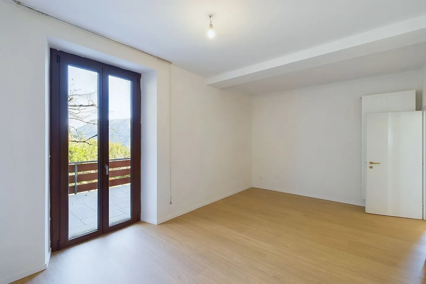 Propriété prestigieuse avec trois appartements indépendants et grand jardin - Carona - Photo 9 sur 13