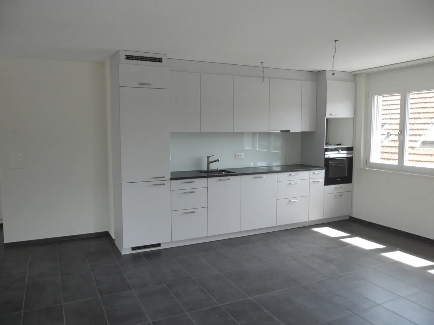 Beautiful & Modern 3.5 Room Apartment with Balcony (Built in 2015) in Luterbach, Canton SO - Photo 1 of 10