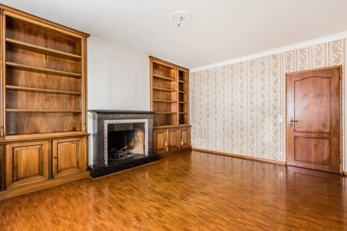 Prestigious property with pool and garden - Photo 5 of 13