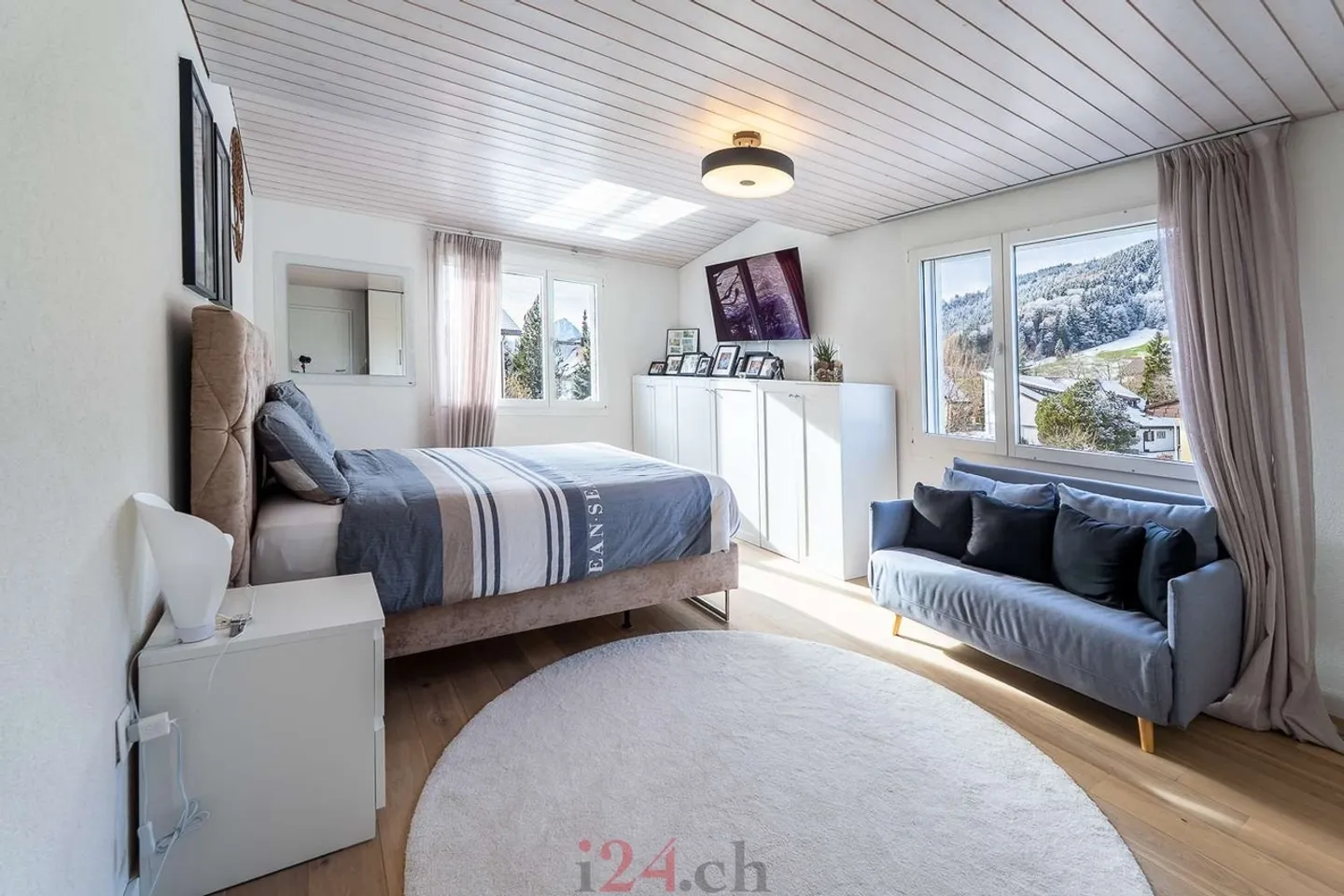 Casa bifamiliare ben curata con giardino d'inverno e vista sul paesaggio alpino di Einsiedeln - Foto 9 di 13