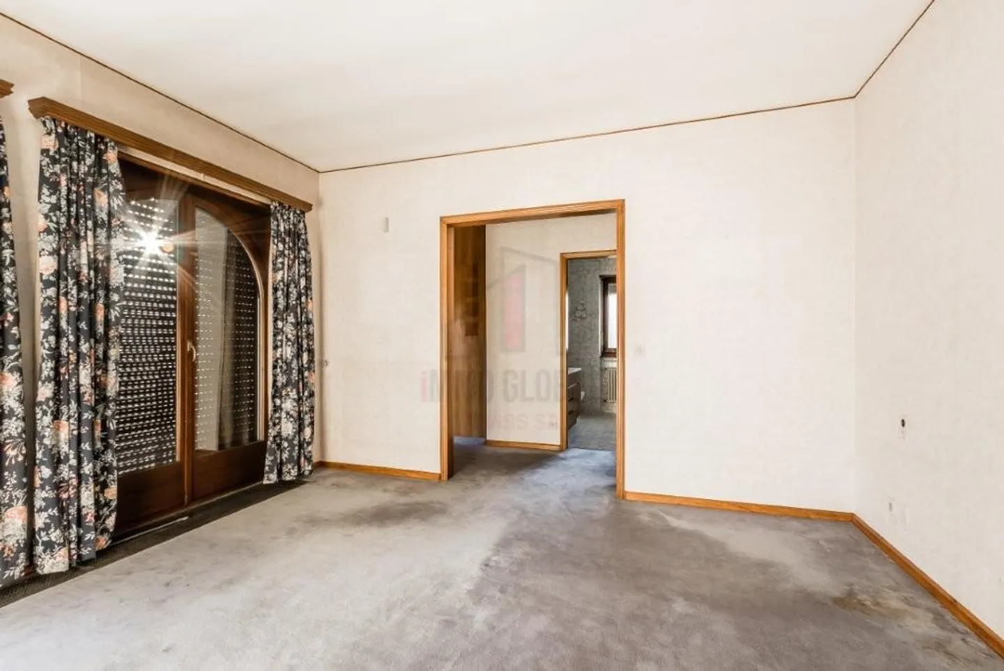 Prestigious property with pool and garden - Photo 7 of 13