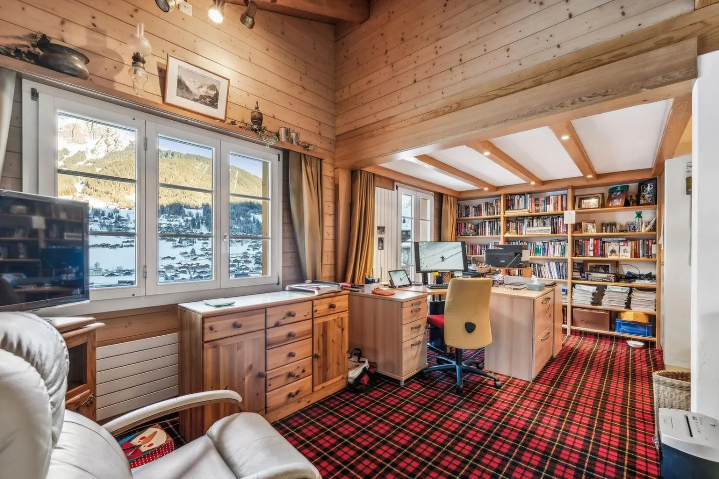 Magnificent luxury chalet with panoramic mountain views - Photo 6 of 8
