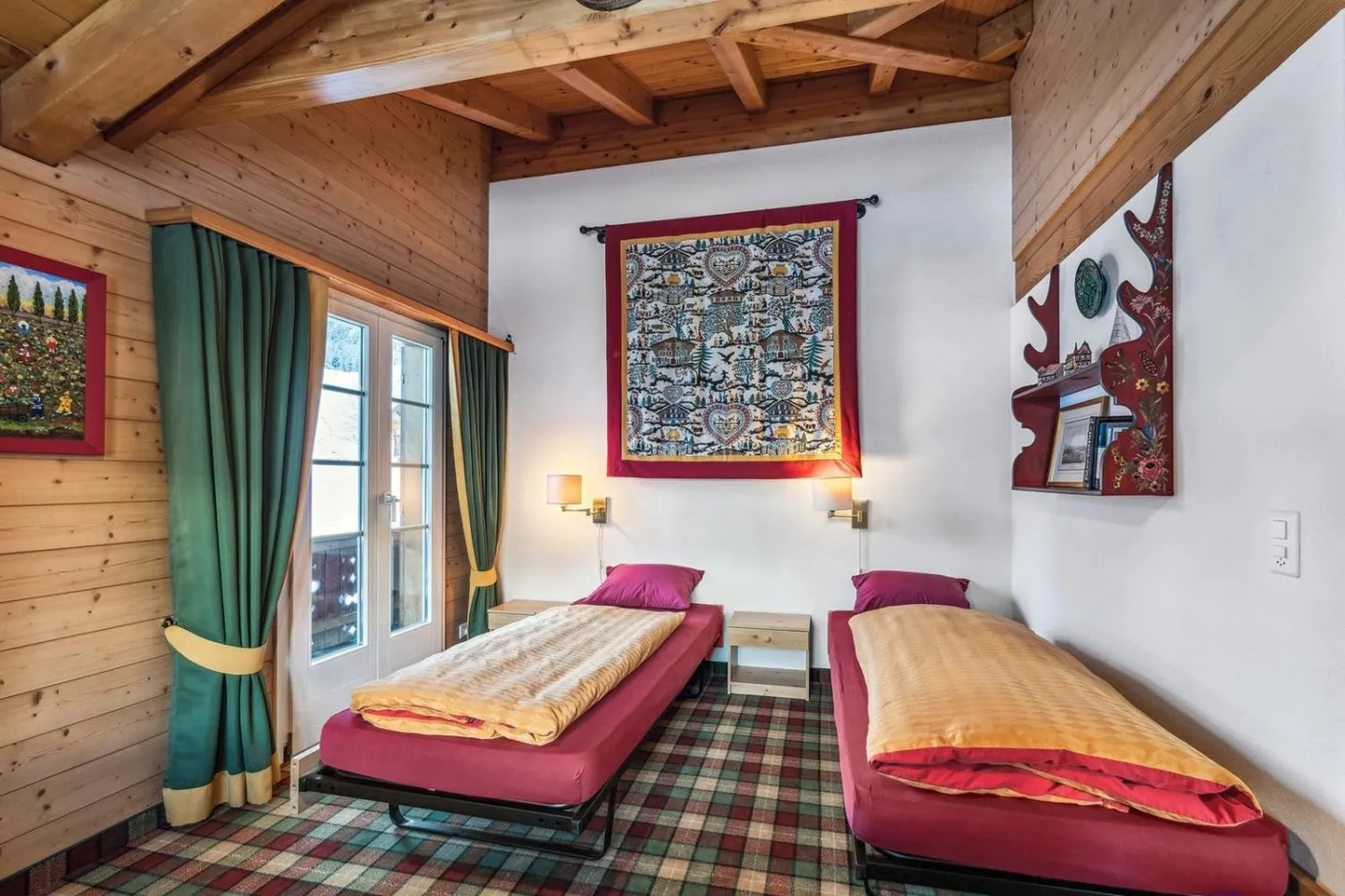 Magnificent luxury chalet with panoramic mountain views - Photo 7 of 8