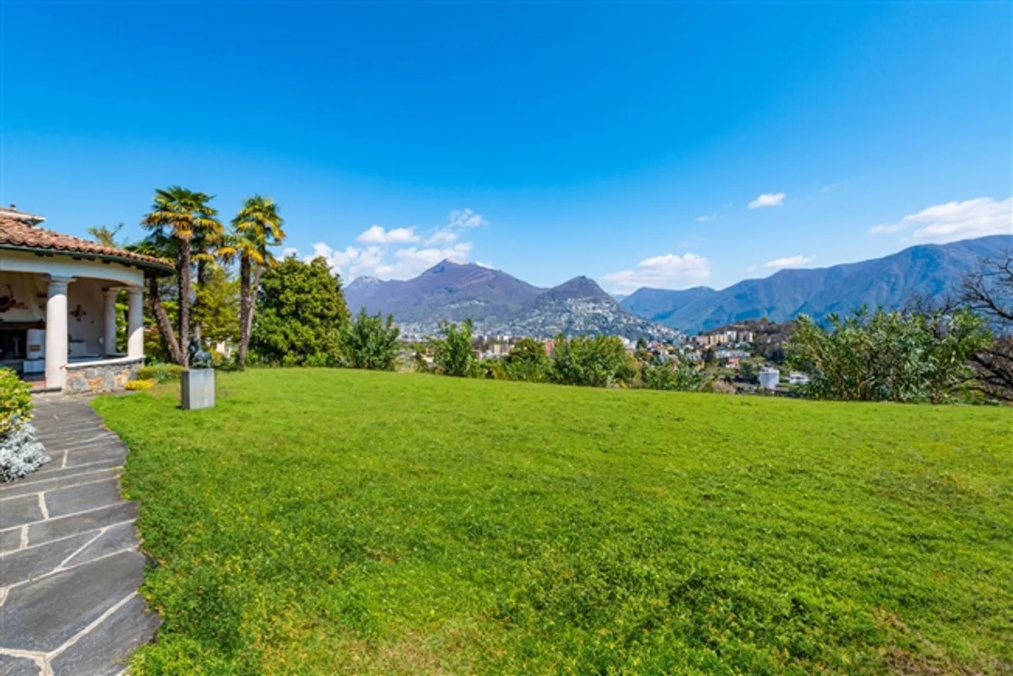 Elegante villa mediterranea con vista lago - Foto 6 di 7