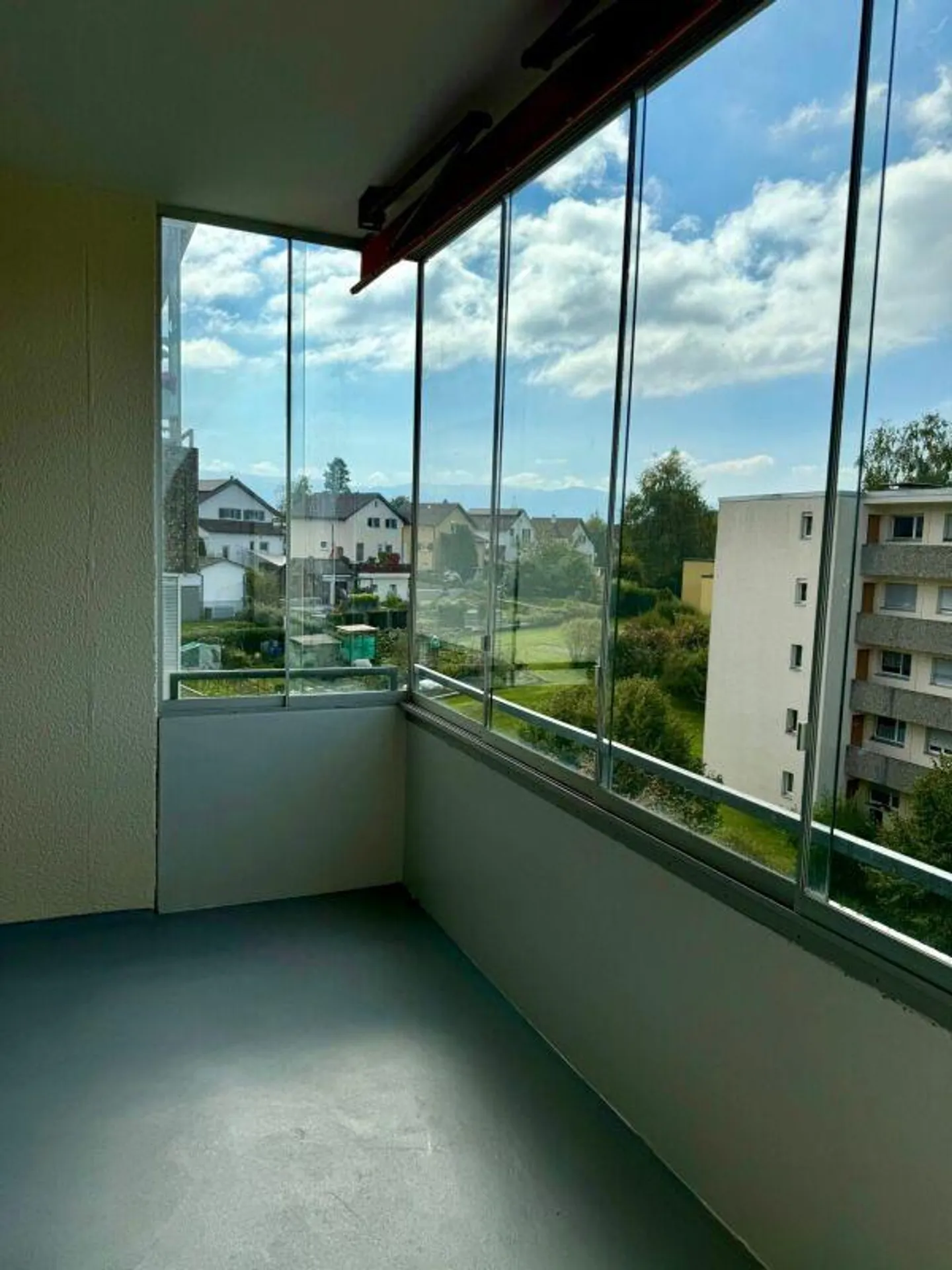 Appartement 2.5 pièces dans un bel emplacement résidentiel - Photo 5 sur 5
