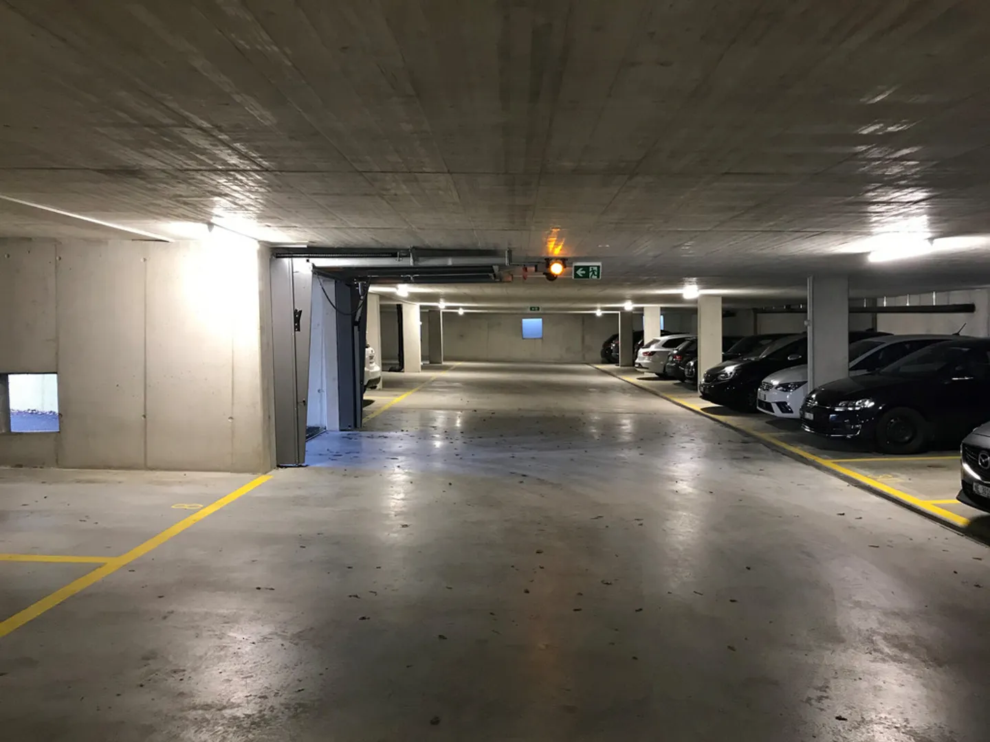 Parcheggio interno in affitto - Foto 1 di 6