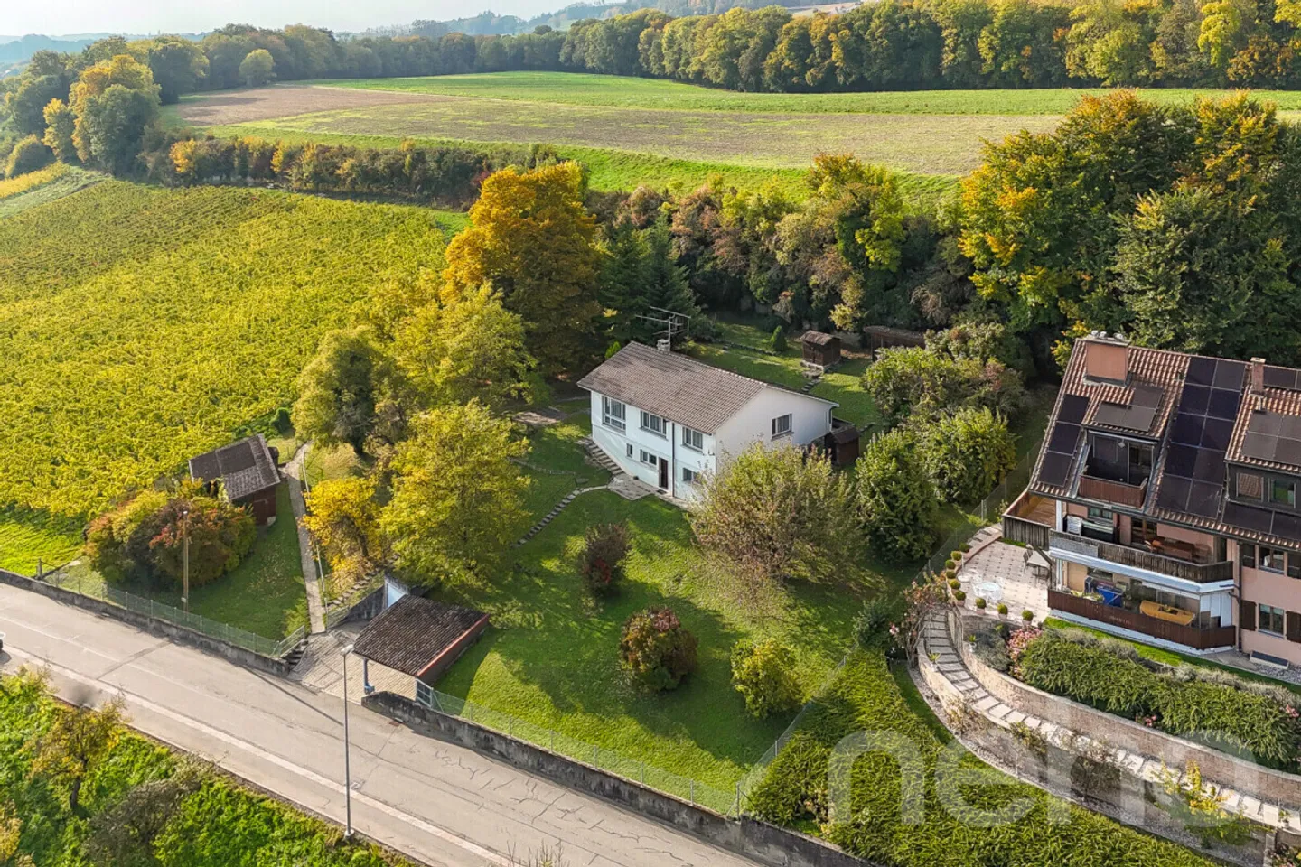 Großes Grundstück mit Seeblick für ein Bauprojekt - Foto 1 von 12