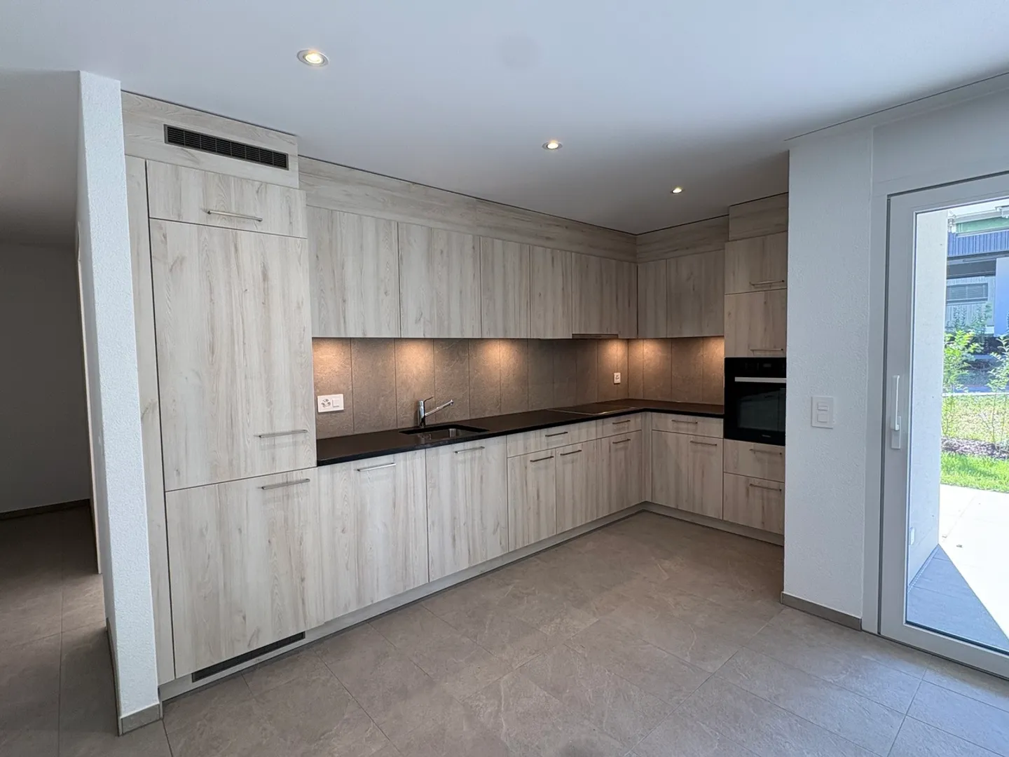 Magnificent new 3.5-room apartment available from June 1, 2026 - Photo 4 of 9