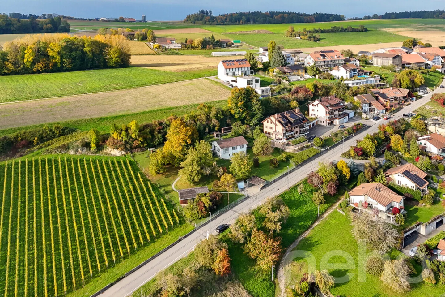 Großes Grundstück mit Seeblick für ein Bauprojekt - Foto 2 von 12