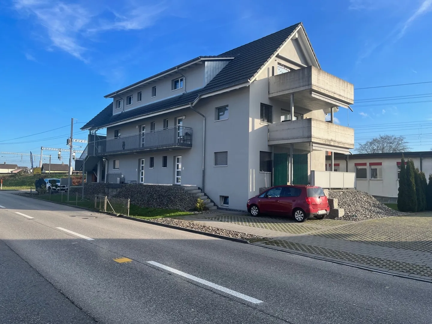 Beautiful & Modern 3.5 Room Apartment with Balcony (Built in 2015) in Luterbach, Canton SO - Photo 9 of 10