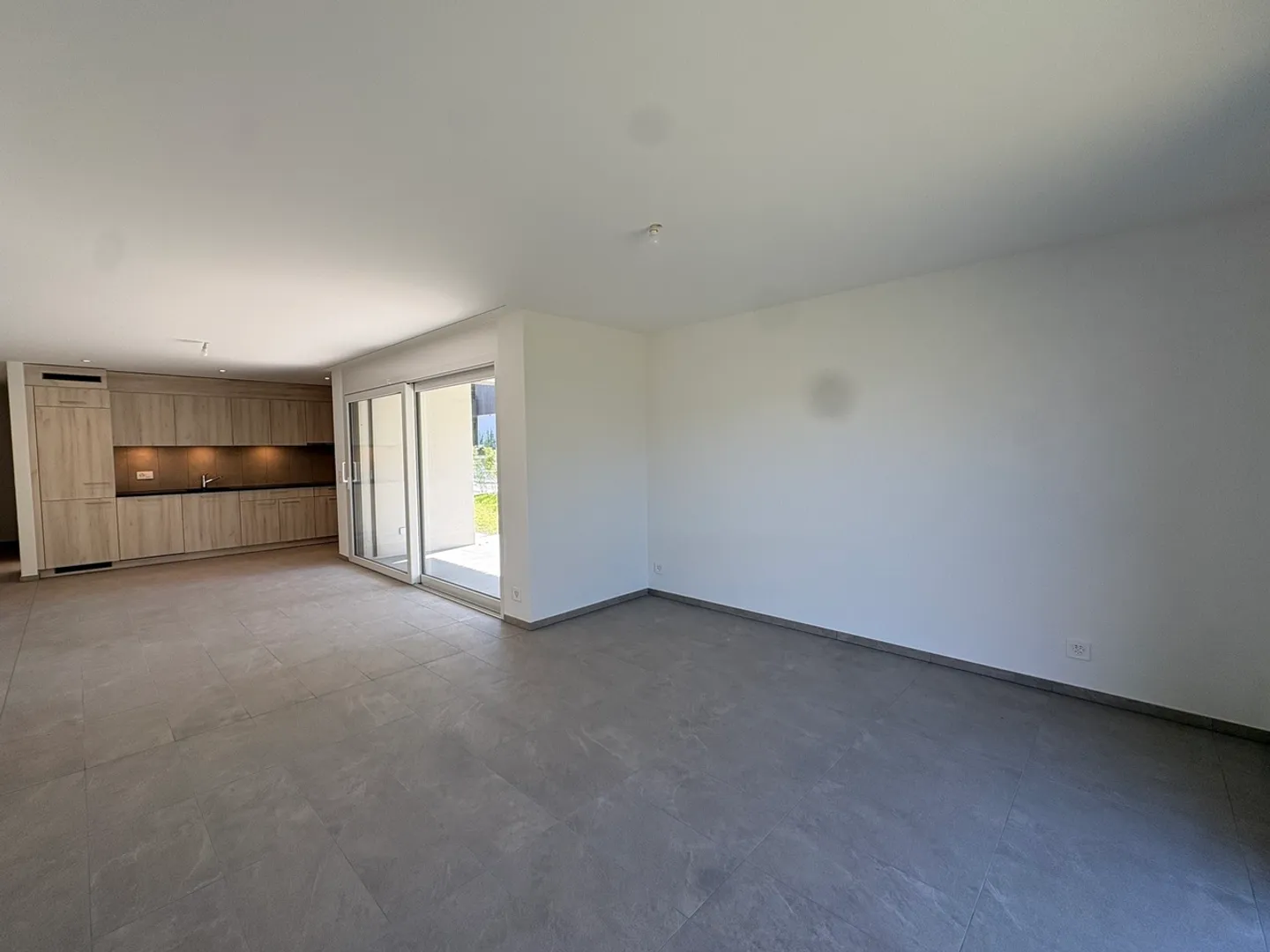 Magnificent new 3.5-room apartment available from June 1, 2026 - Photo 6 of 9