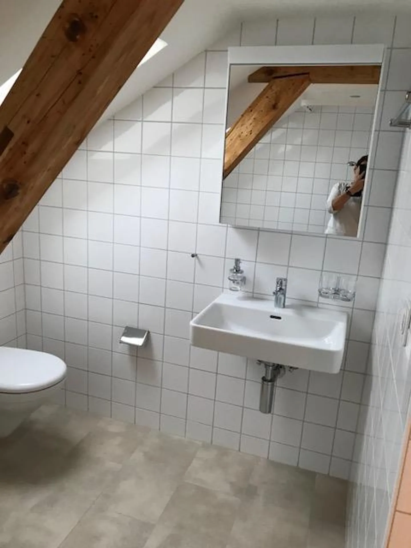 Bellissimo appartamento mansardato di 4,5 locali con terrazza - Foto 6 di 13