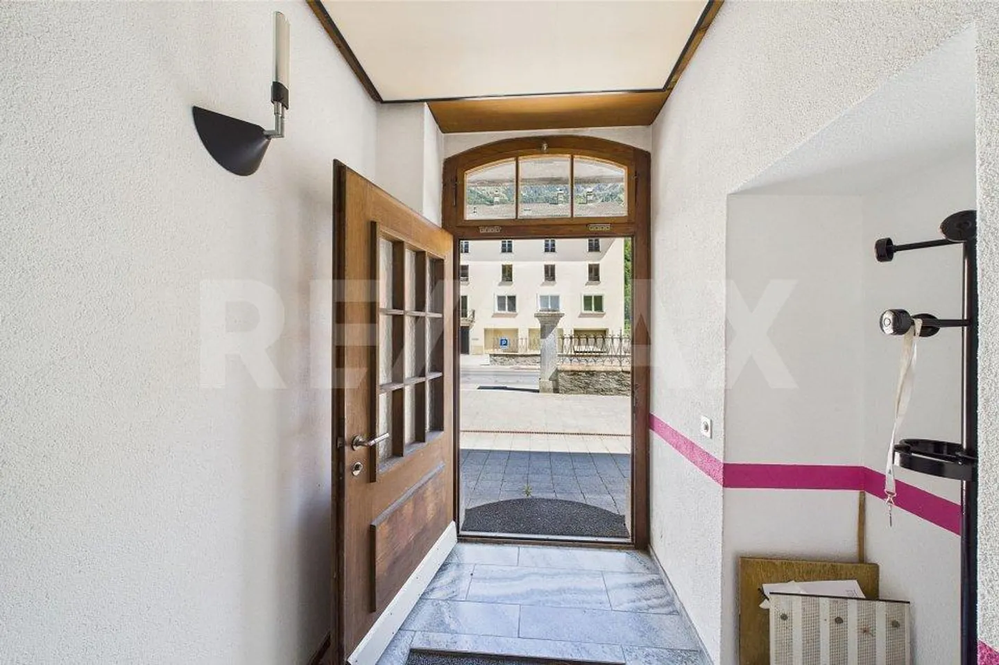 Villa storica per uso plurifamiliare - Foto 3 di 13