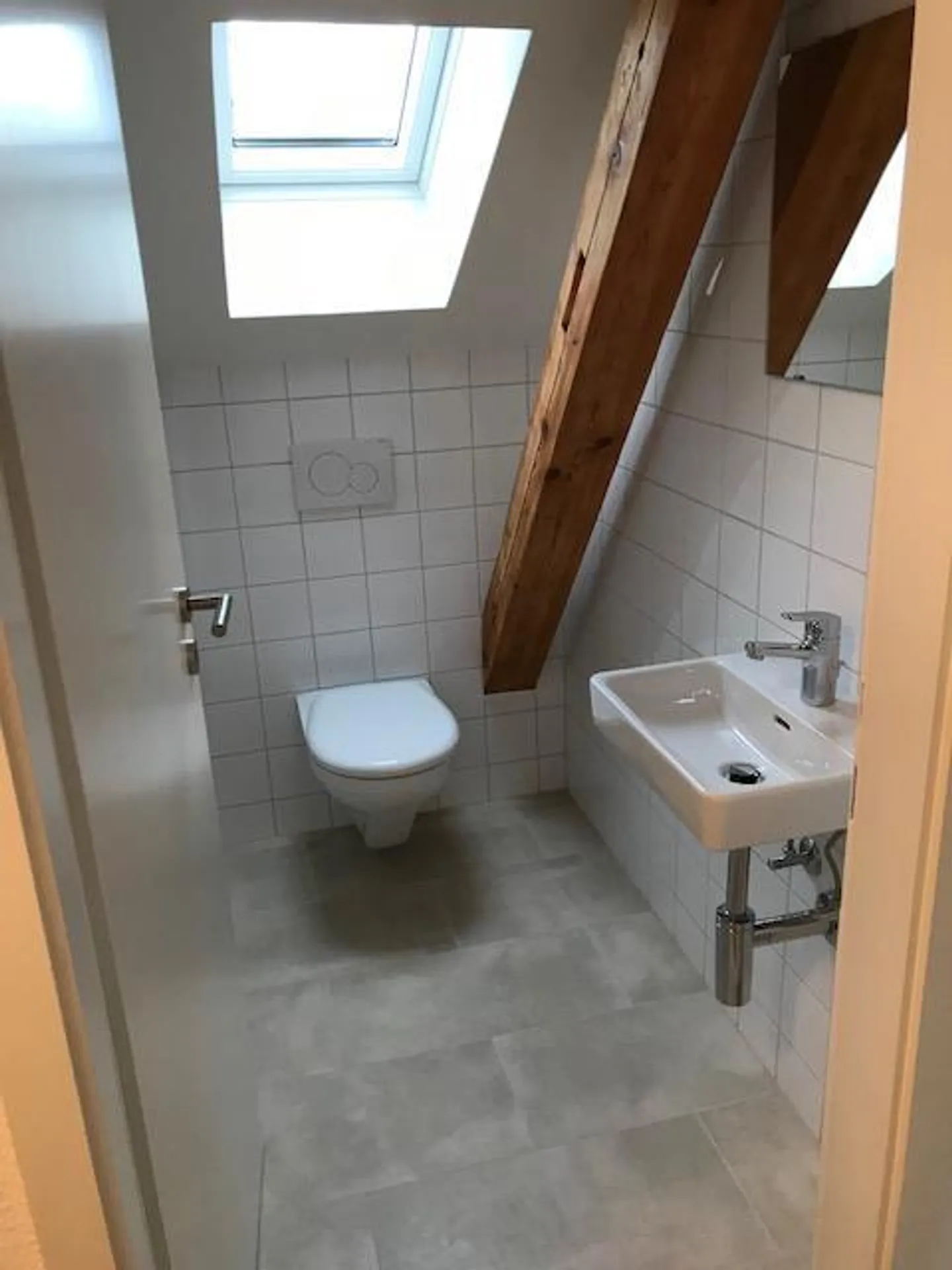 Bellissimo appartamento mansardato di 4,5 locali con terrazza - Foto 7 di 13