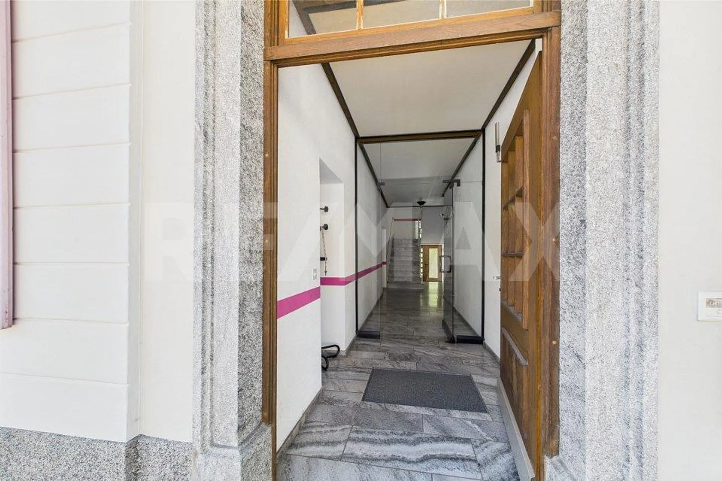 Villa storica per uso plurifamiliare - Foto 4 di 13
