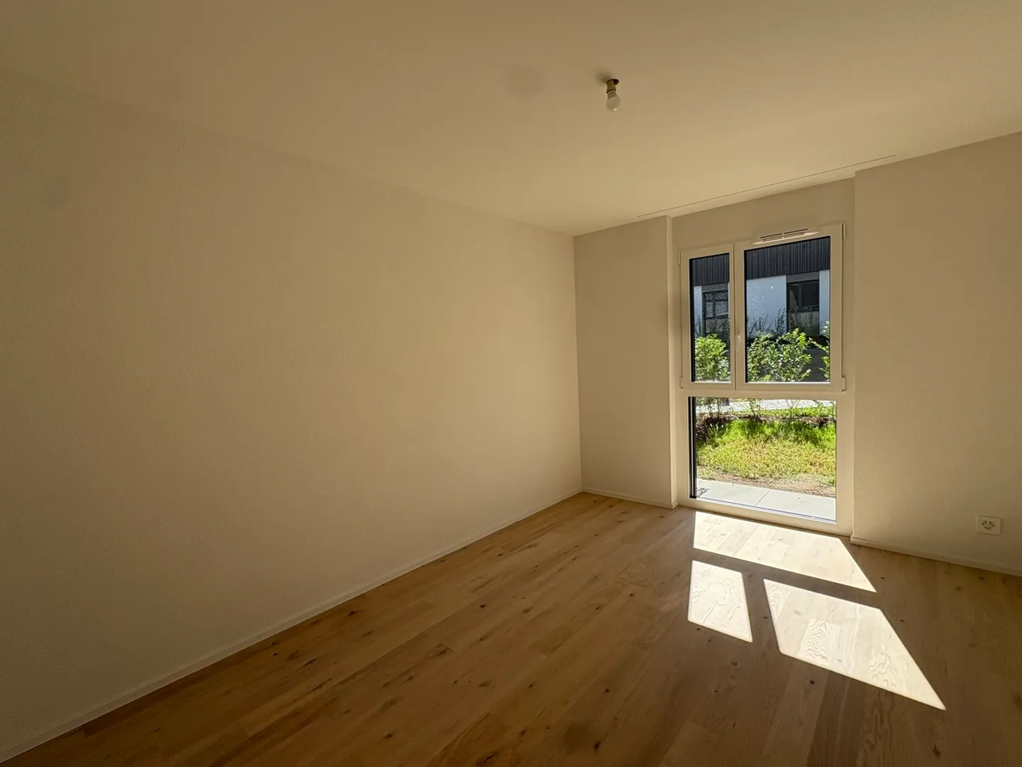 Magnificent new 3.5-room apartment available from June 1, 2026 - Photo 7 of 9
