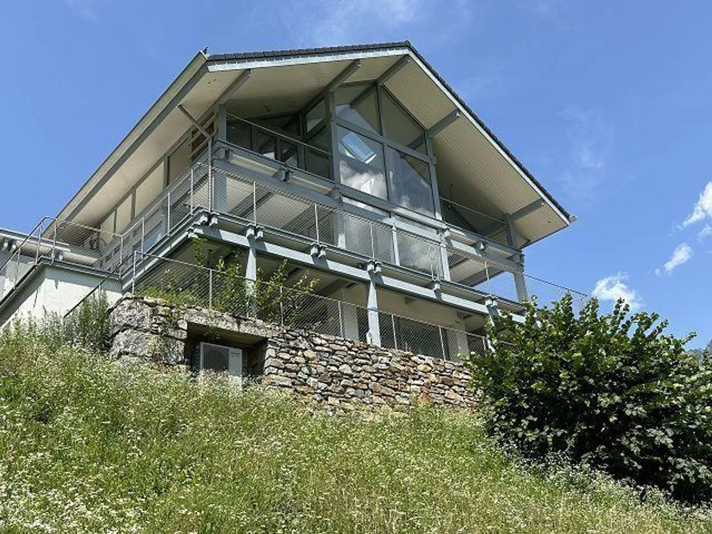 Villa di 6 1/2 locali molto soleggiata, tranquilla e bella vista - Foto 1 di 28