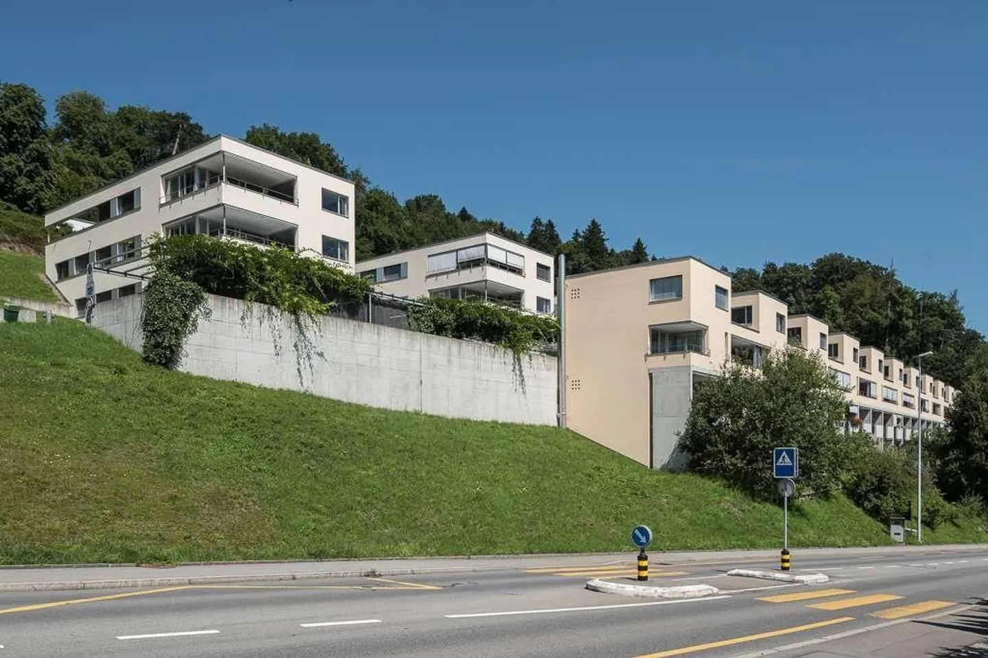 Parking garage in top location - Photo 1 of 1