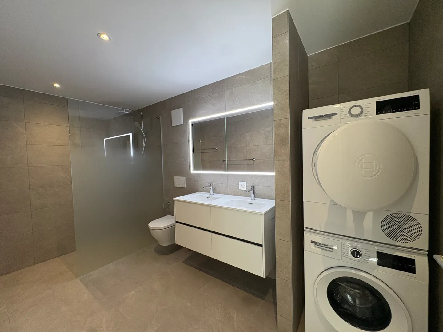 Magnificent new 3.5-room apartment available from June 1, 2026 - Photo 8 of 9
