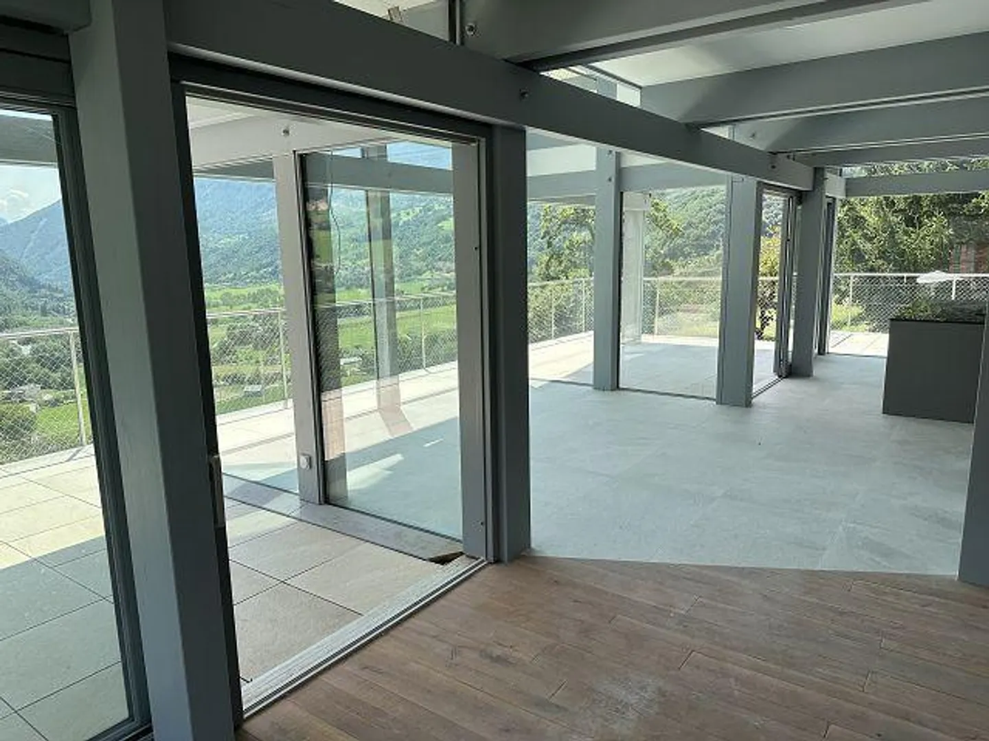 Villa di 6 1/2 locali molto soleggiata, tranquilla e bella vista - Foto 2 di 28