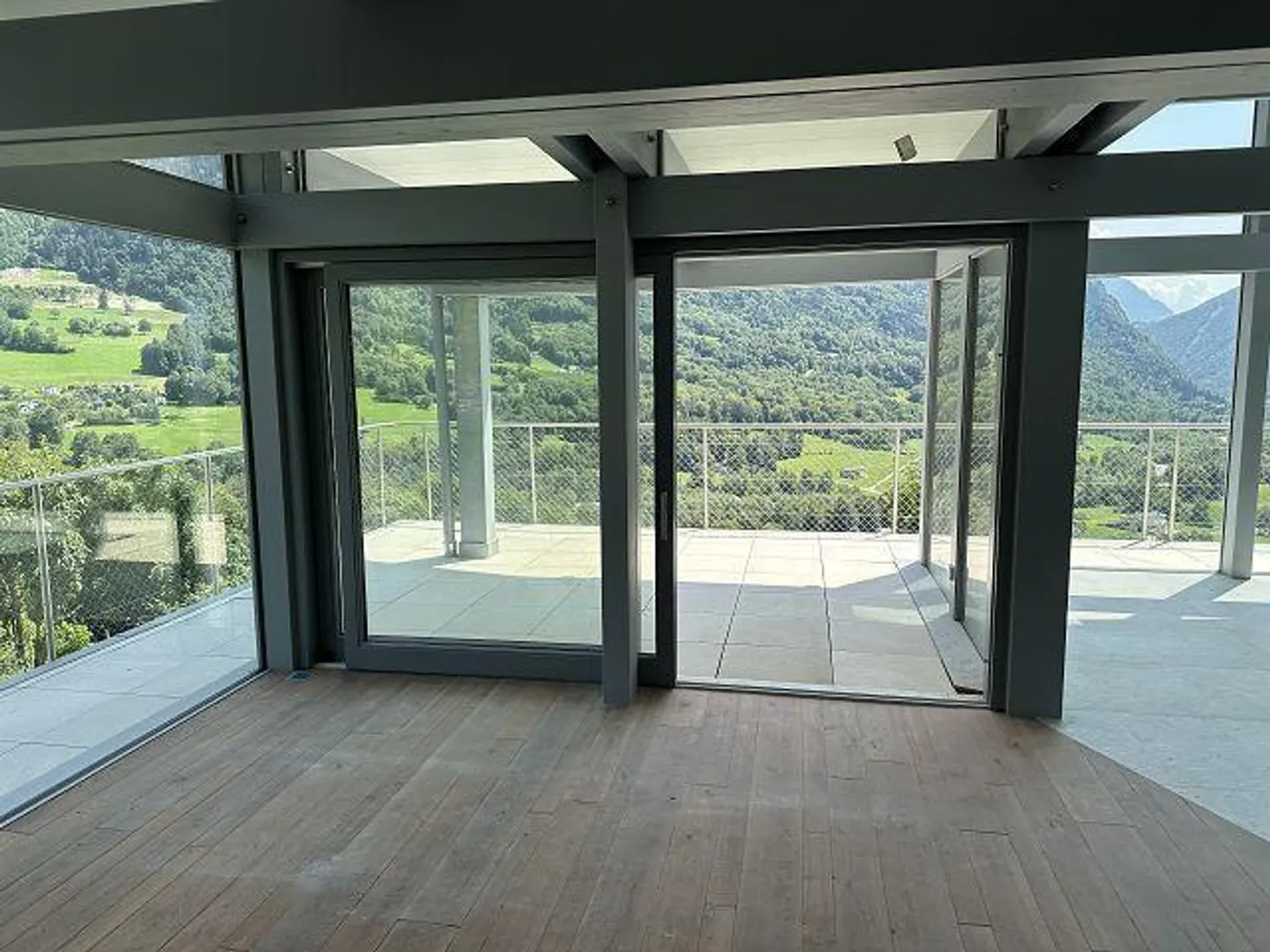 Villa di 6 1/2 locali molto soleggiata, tranquilla e bella vista - Foto 3 di 28