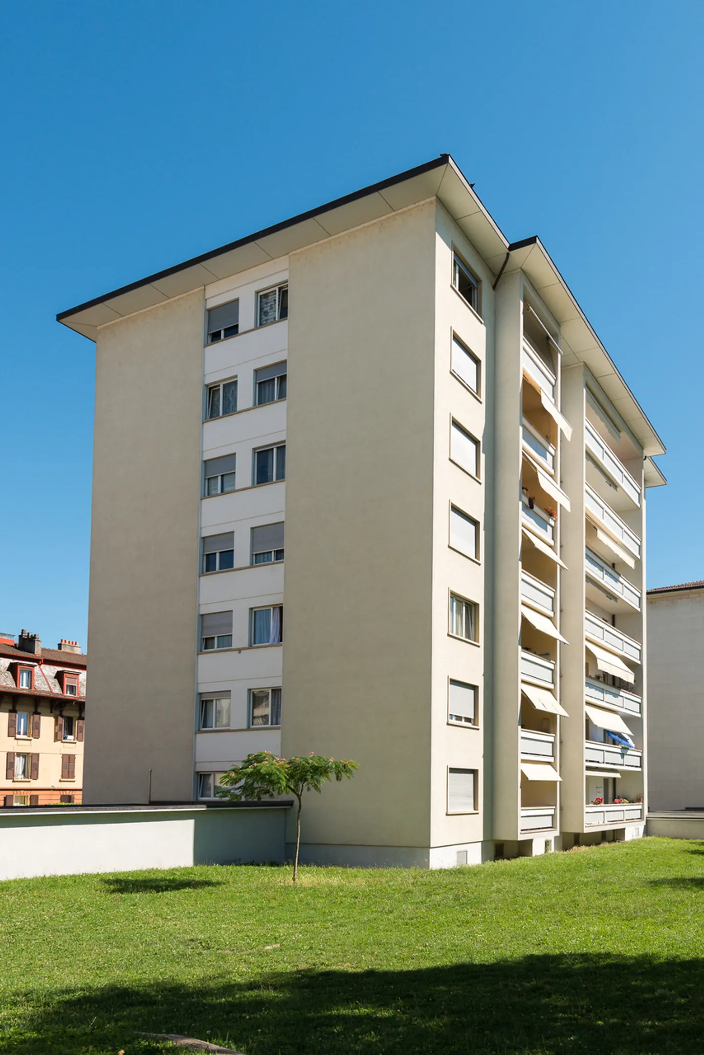 Ideale Lage, nahe allen Annehmlichkeiten - Foto 2 von 2