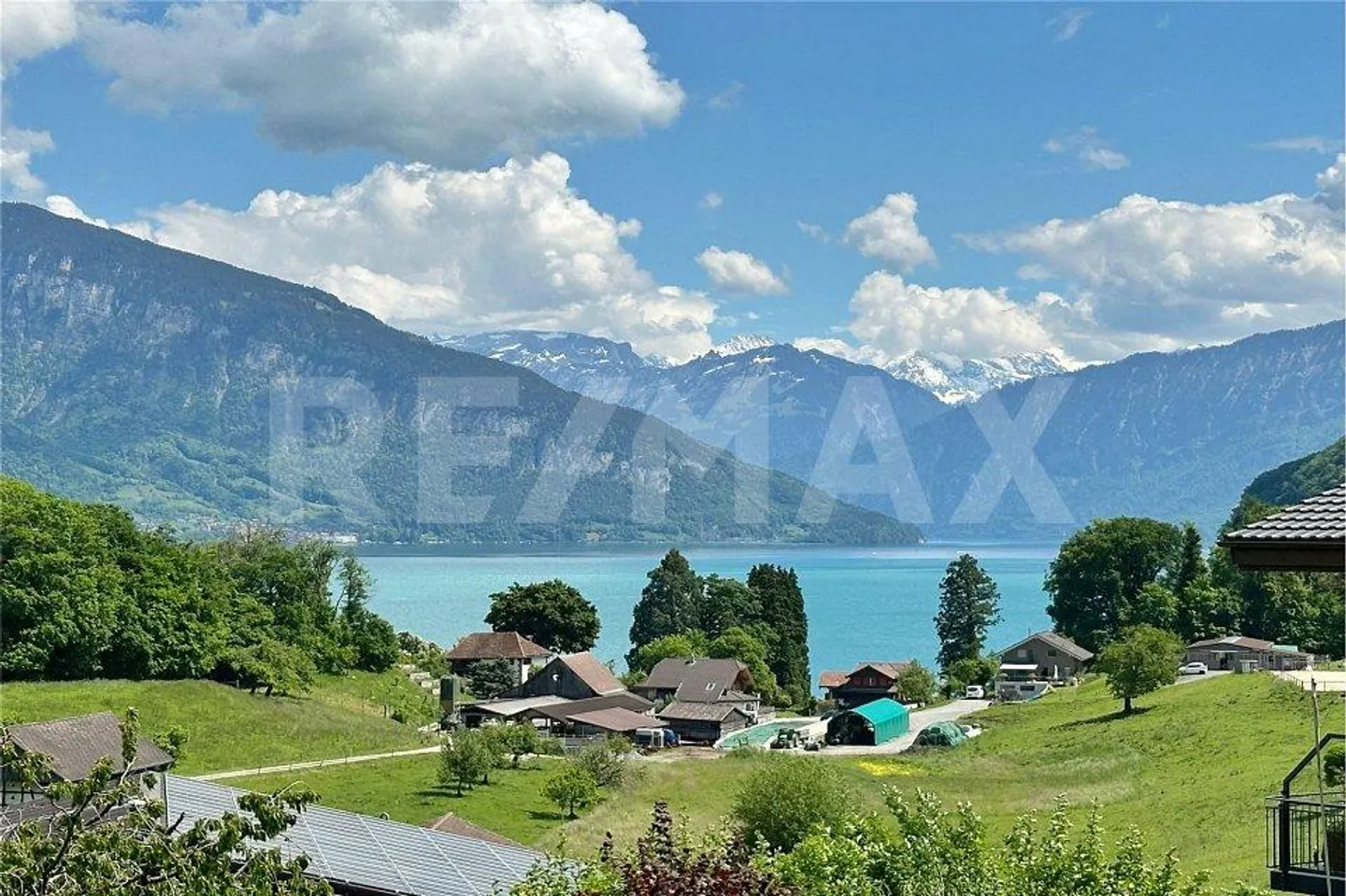 Votre maison de rêve près du lac : Nouvelle maisonette de 3,5 pièces avec vue panoramique et finitions de haute qualité - Photo 2 sur 13