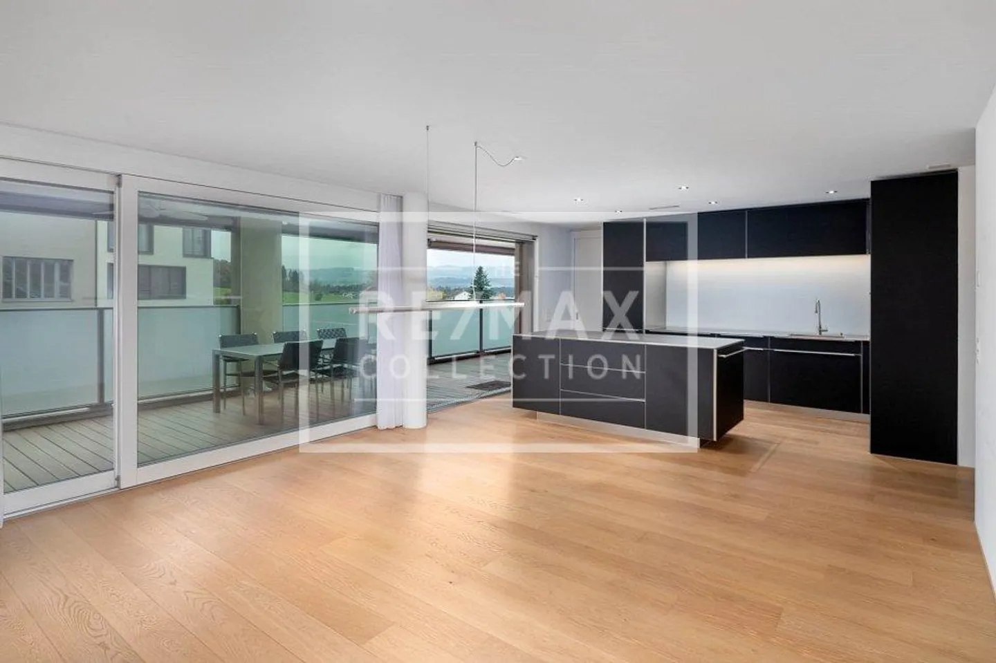 Noble 4.5-room apartment with designer kitchen in the tax-friendly Cham - Photo 4 of 13