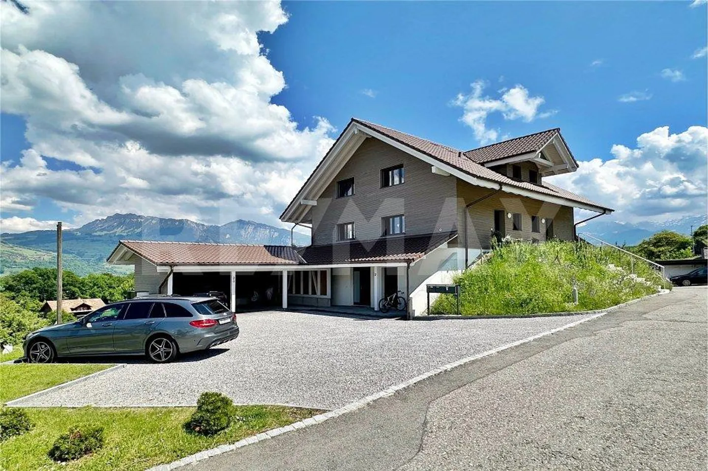 Votre maison de rêve près du lac : Nouvelle maisonette de 3,5 pièces avec vue panoramique et finitions de haute qualité - Photo 3 sur 13
