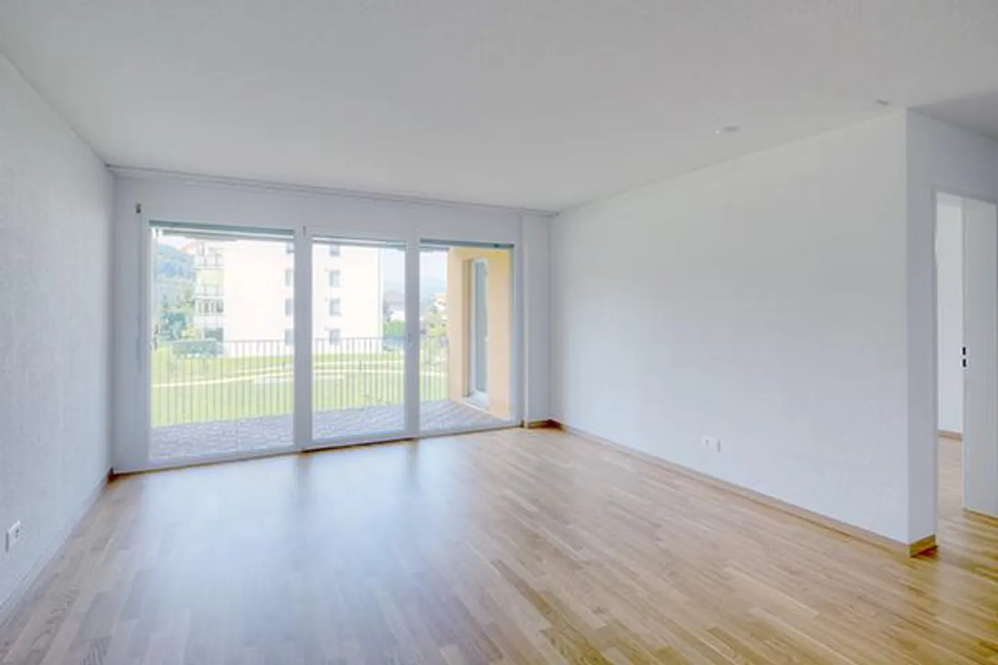 Modernes Apartment mit Balkon - Foto 2 von 6