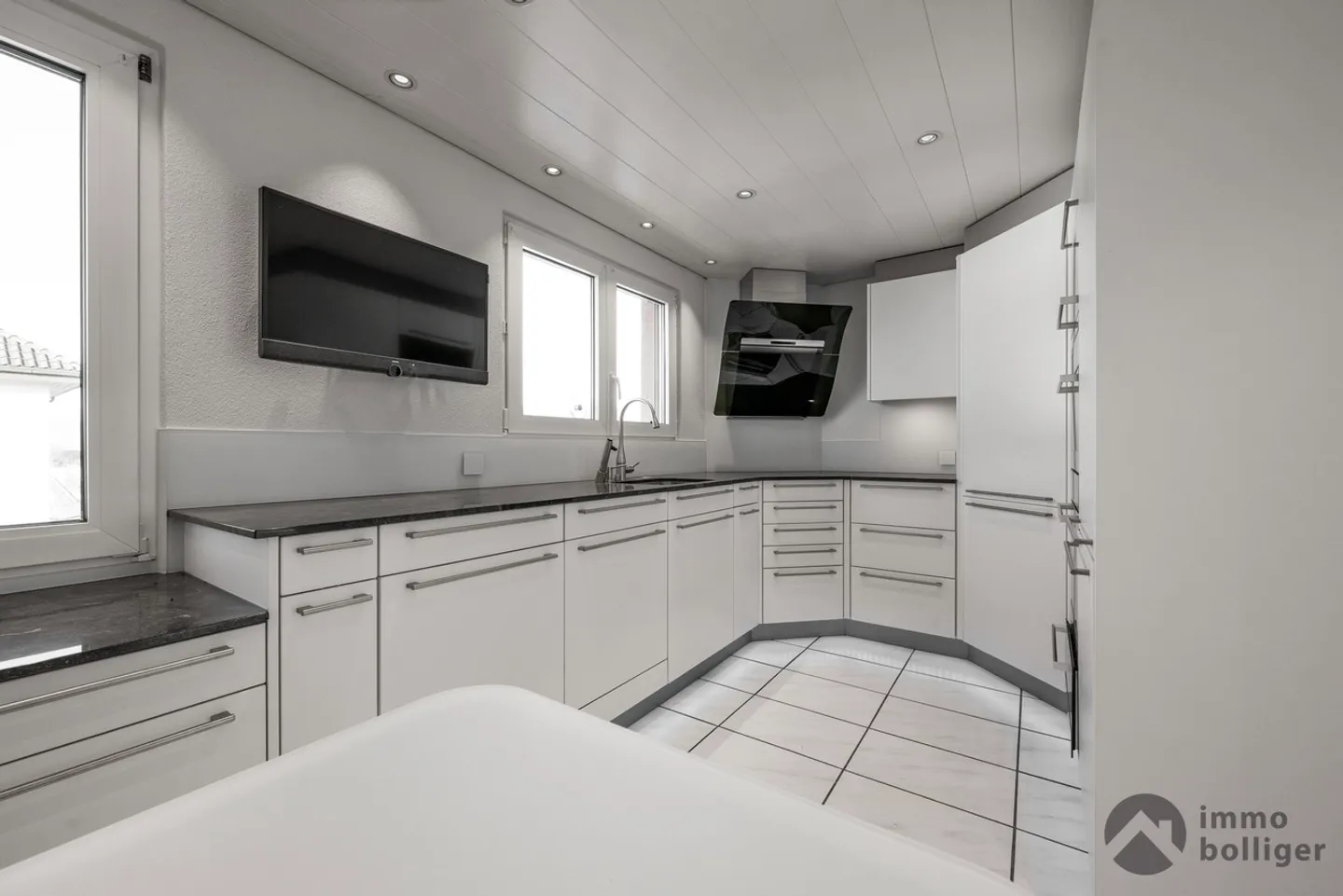 See far, live close – centrally located in Oftringen - Photo 3 of 13