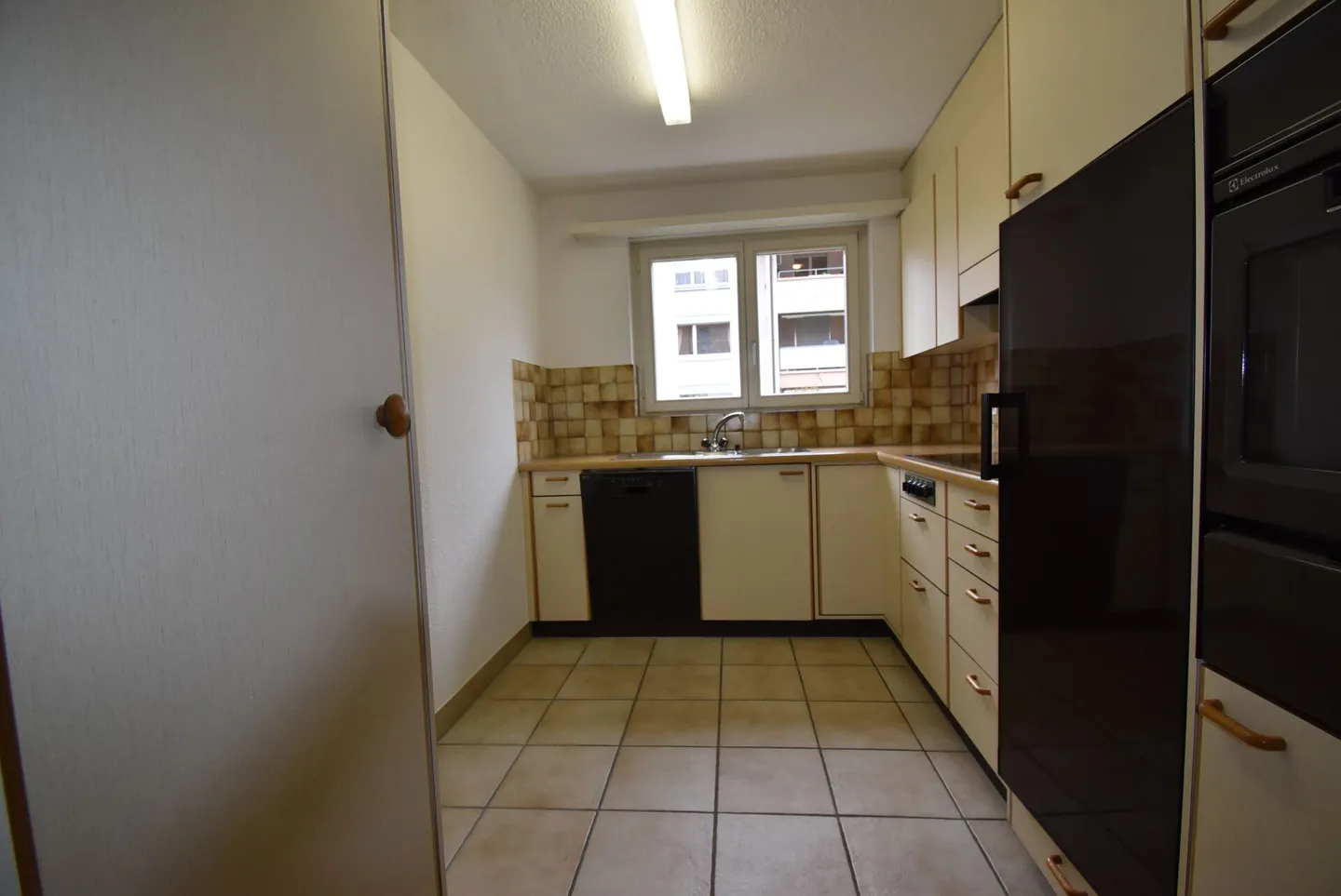 Vivere in un quartiere tranquillo e centrale - Foto 4 di 9