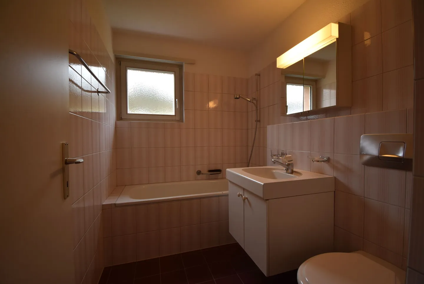 Vivere in un quartiere tranquillo e centrale - Foto 5 di 9