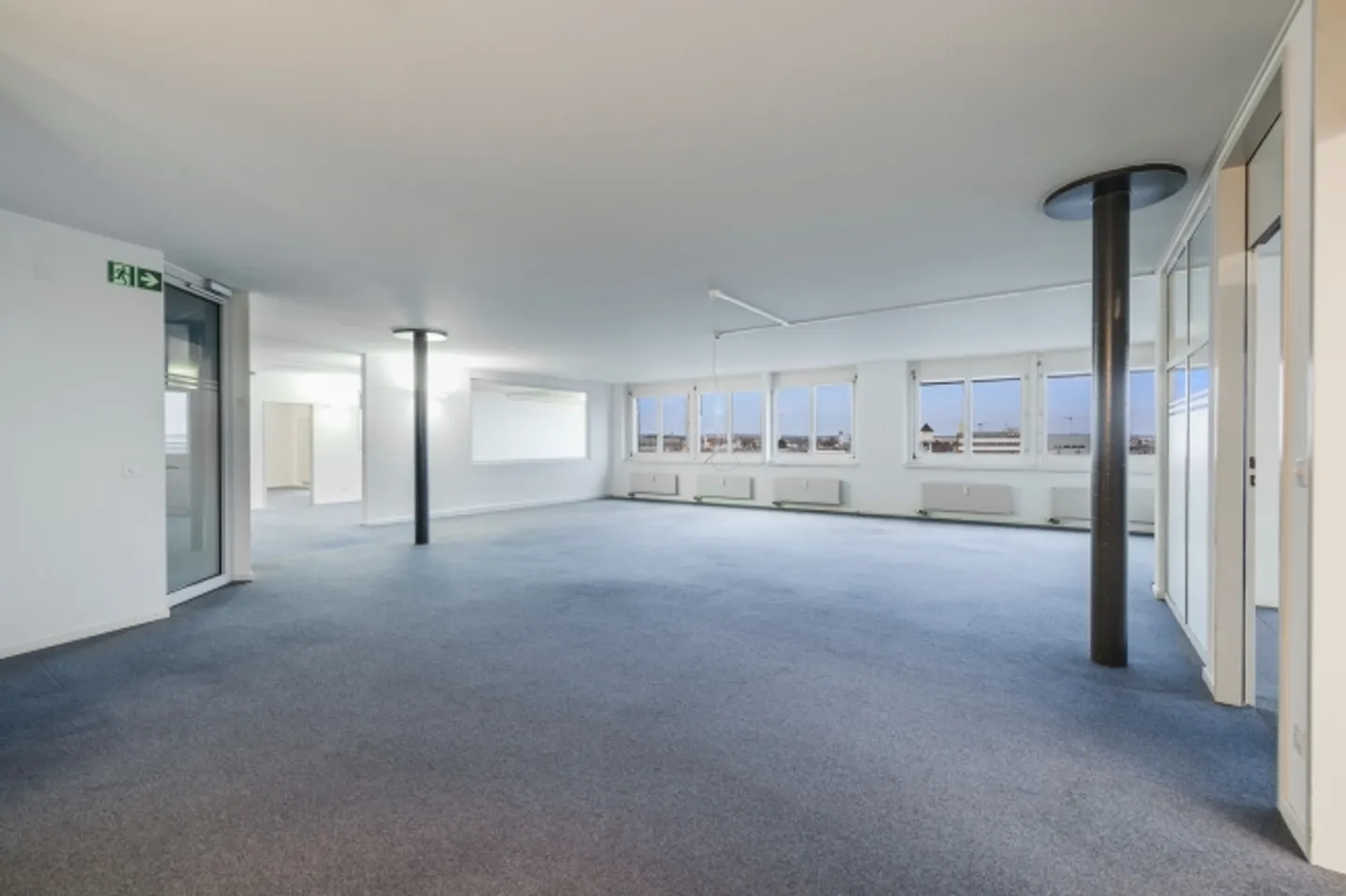 Bureaux prêts à emménager avec vue de rêve - travailler directement sur le Rhin - Photo 2 sur 6