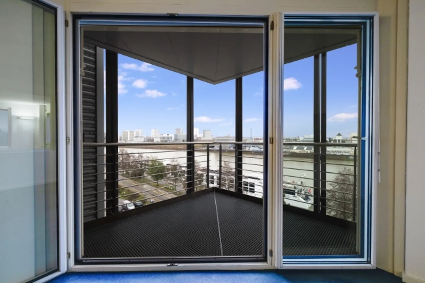 Bureaux prêts à emménager avec vue de rêve - travailler directement sur le Rhin - Photo 3 sur 6