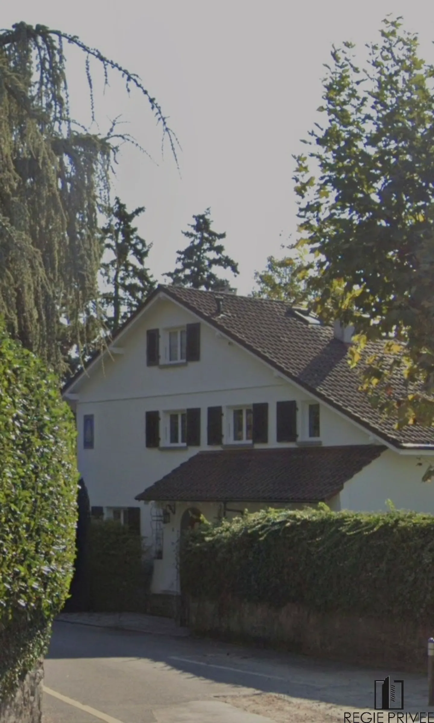 Splendida casa indipendente con piscina, ampio giardino e vista lago - Foto 3 di 12