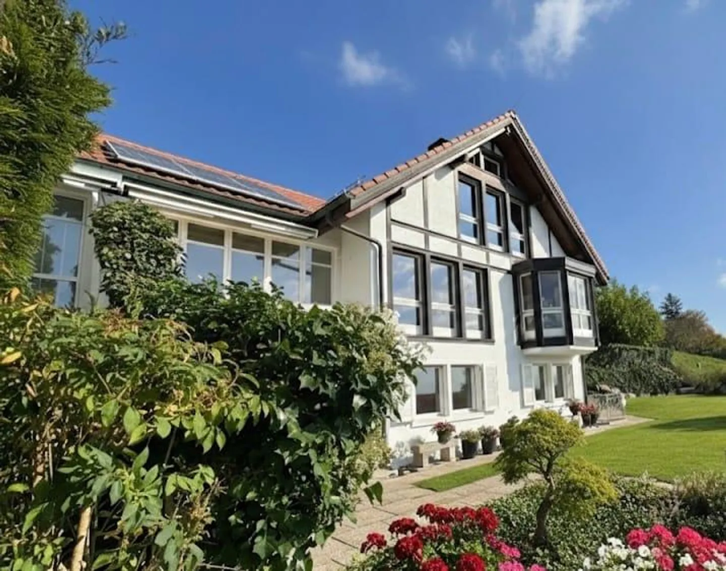 6.5 Room Semi-Detached House with Panoramic View in Mettmenstetten - Photo 1 of 12
