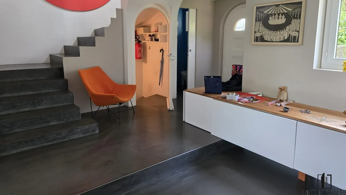 Splendida casa indipendente con piscina, ampio giardino e vista lago - Foto 9 di 12