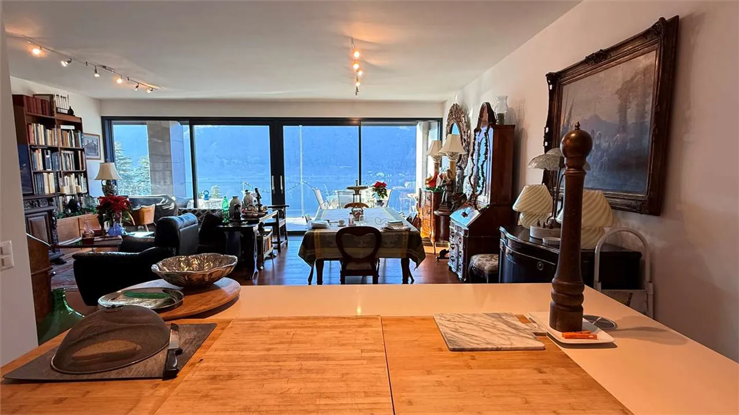 Appartement exclusif de 3,5 pièces avec grande terrasse et vue sur le lac - Photo 5 sur 16